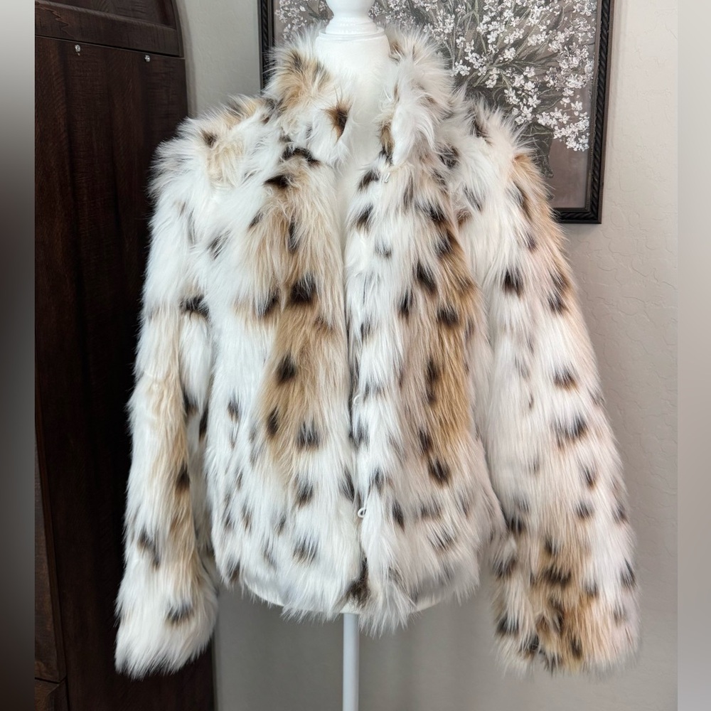 Stylish Faux Fur Jacket - White and Brown